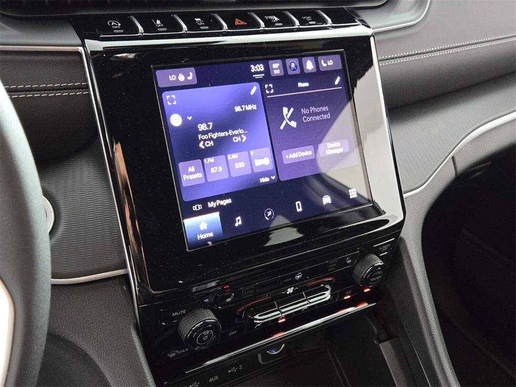2025 Jeep Grand Cherokee Laredo photo 11