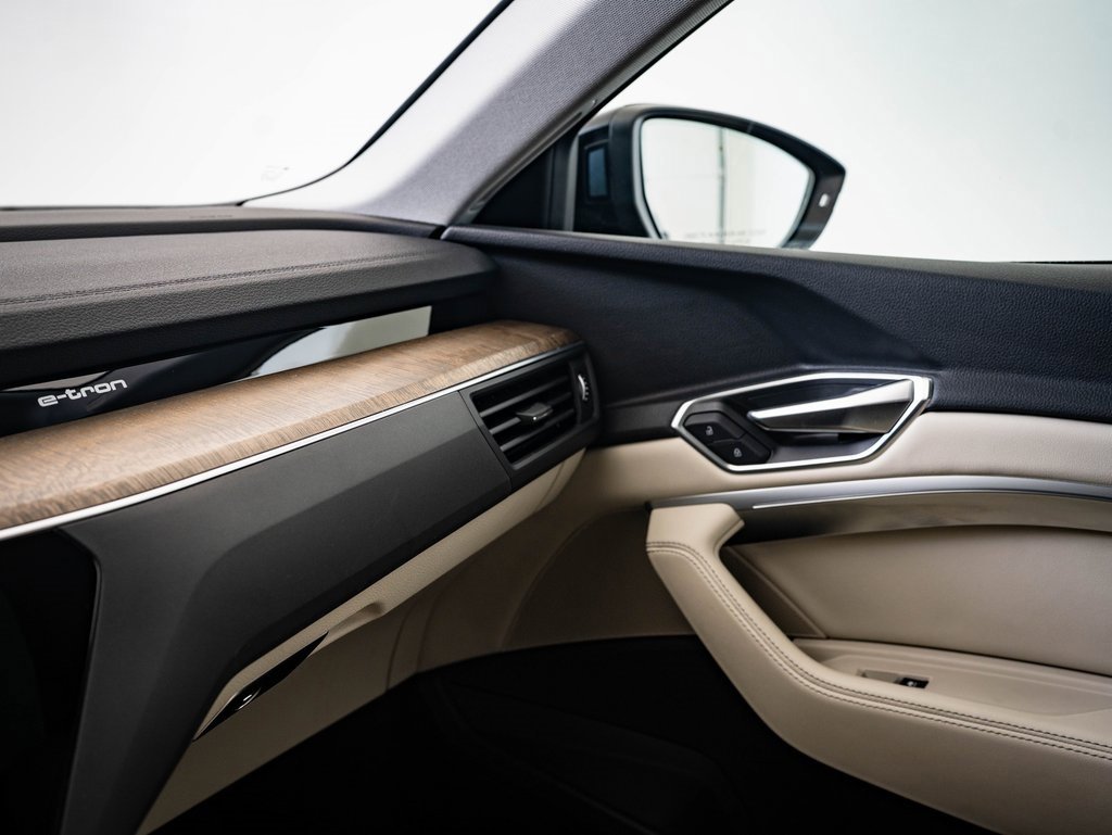 2022 Audi e-tron Premium photo 34