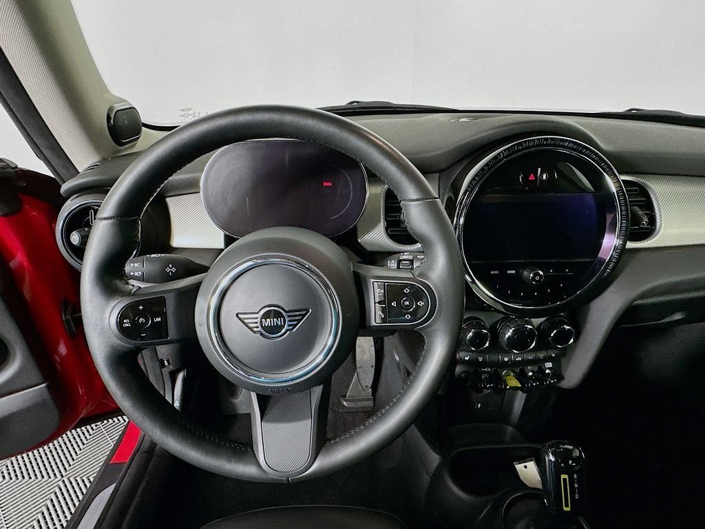 2024 Mini Cooper SE Signature photo 6