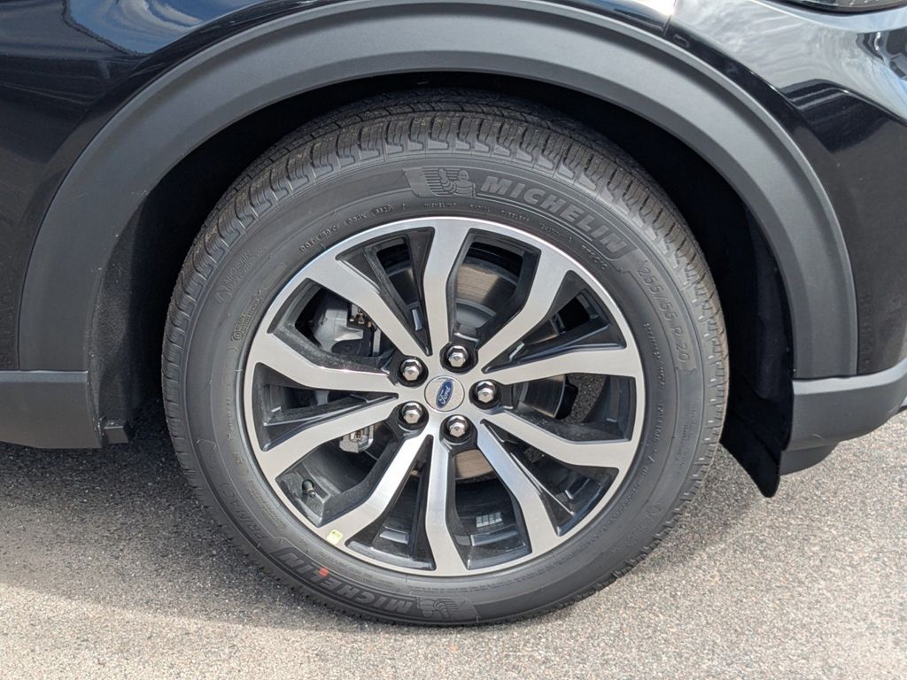 2025 Ford Explorer ST-Line photo 11