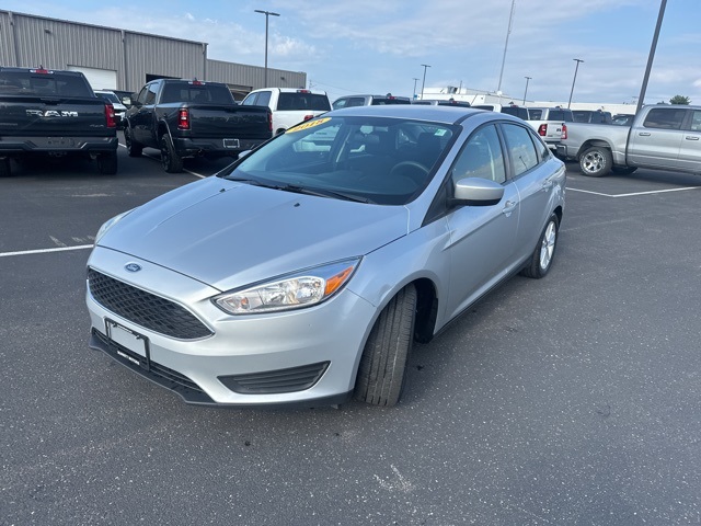 2018 Ford Focus SE photo 2