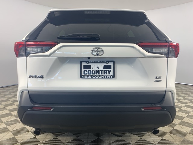 2022 Toyota RAV4 LE photo 6