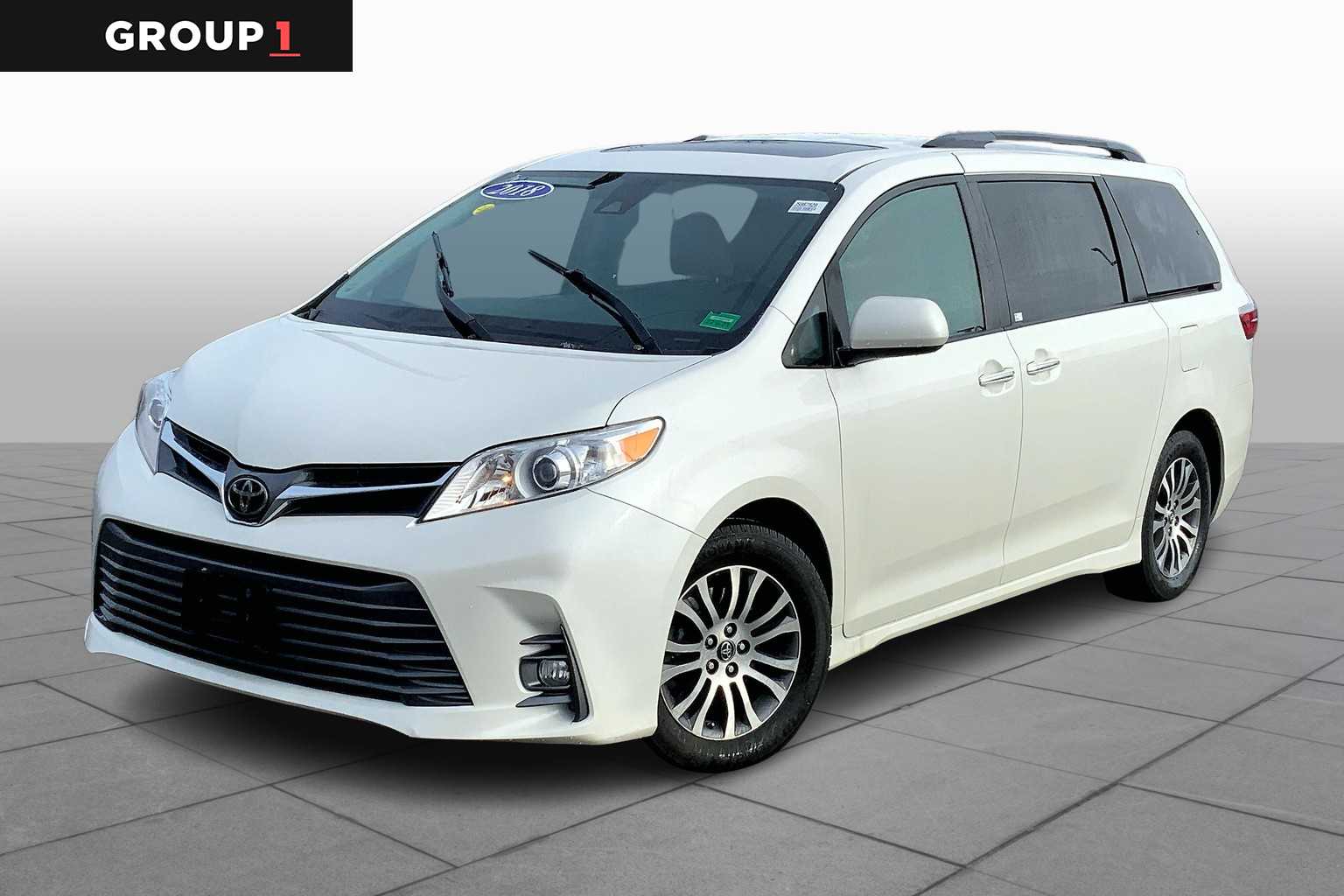 2018 Toyota Sienna XLE Premium's photo