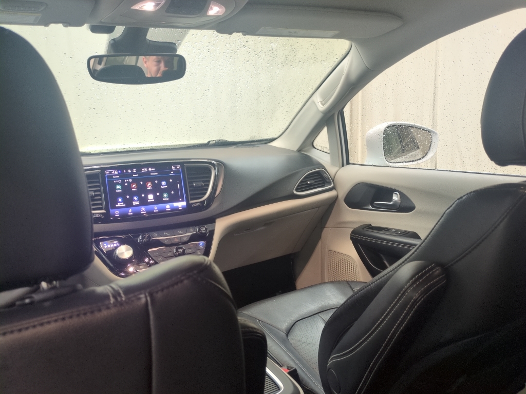 2022 Chrysler Pacifica Touring L photo 10