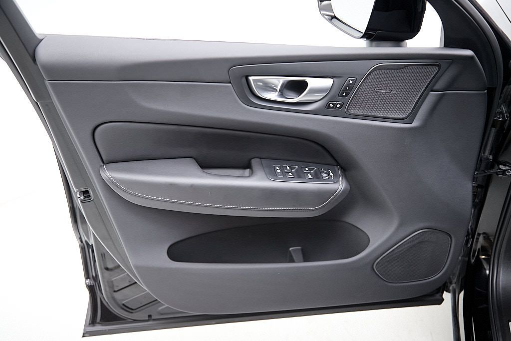 2024 VOLVO XC60 - Image 10