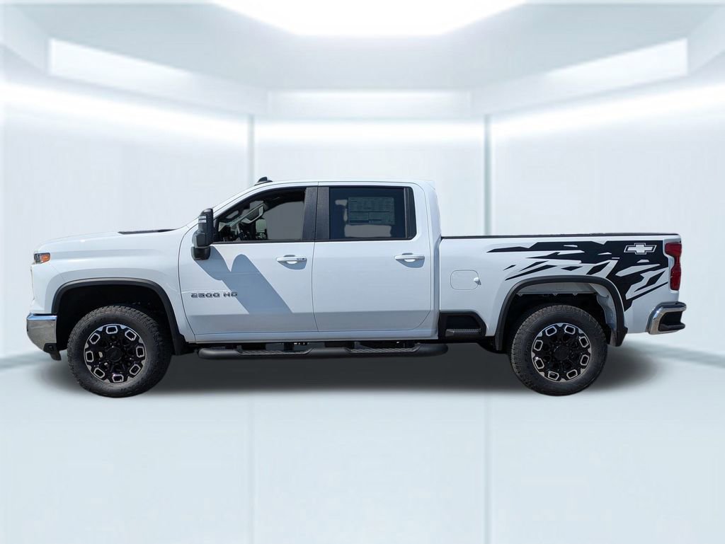 2025 Chevrolet Silverado 2500HD LT photo 2
