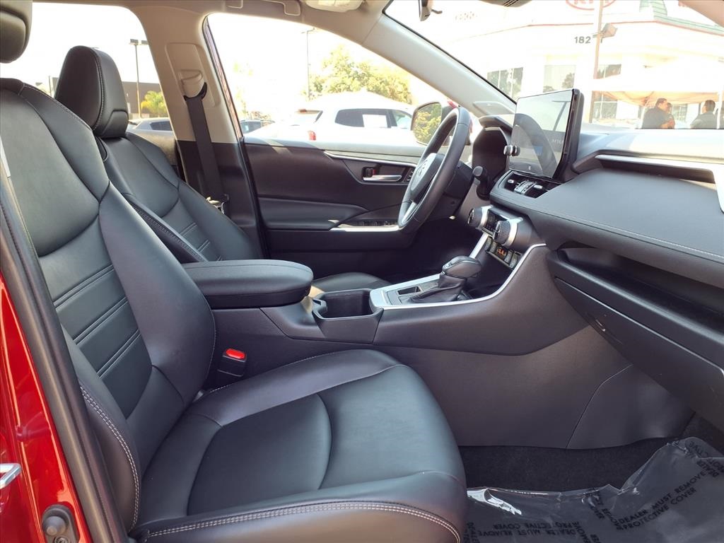 2024 Toyota RAV4 XLE Premium photo 6