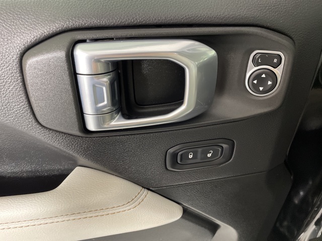 2022 Jeep Wrangler Unlimited Sahara High Altitude photo 13