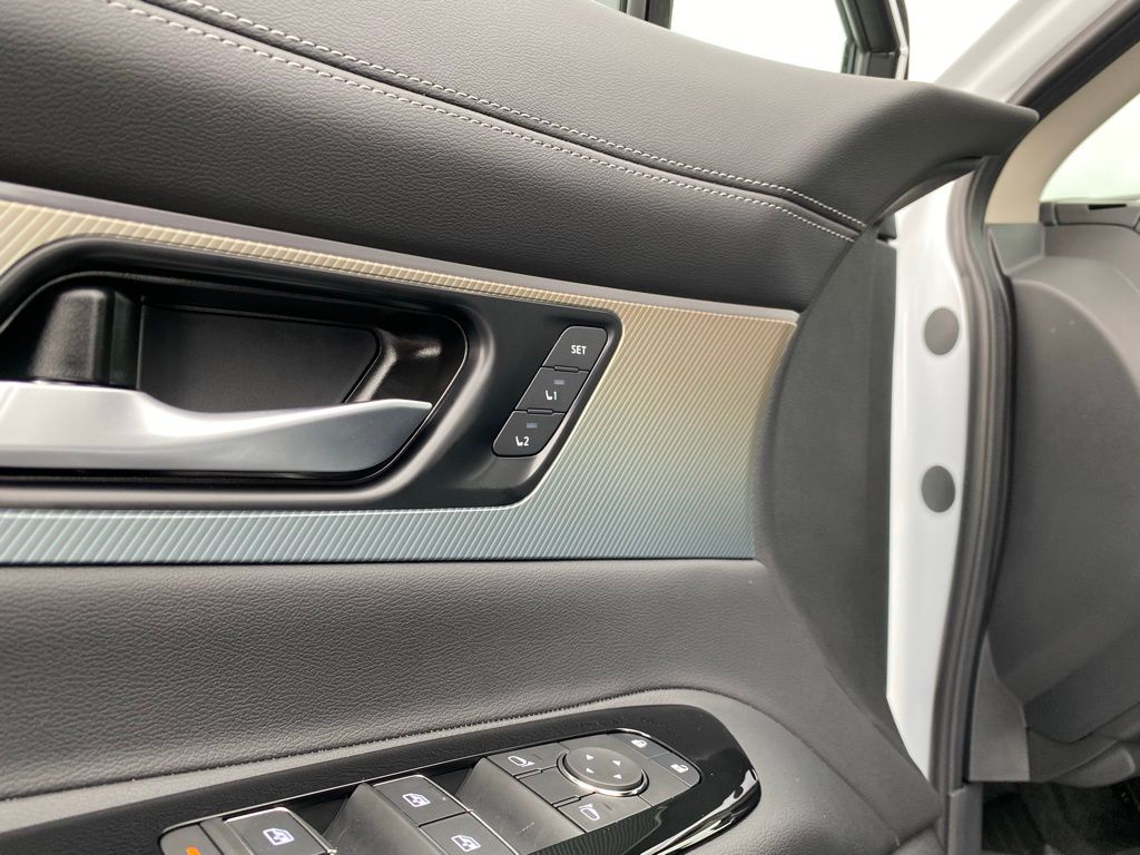 2025 Nissan Murano SL photo 12