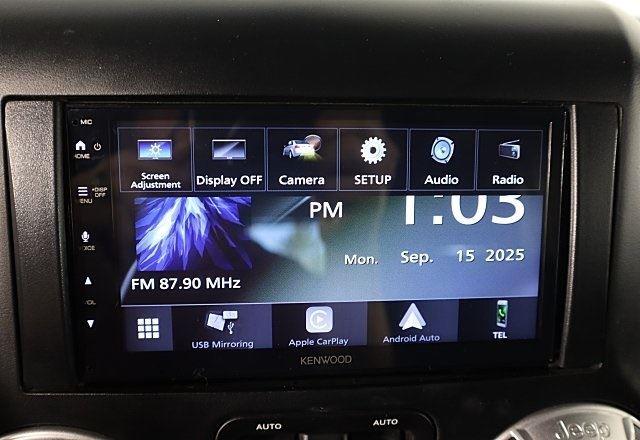 2015 Jeep Wrangler Unlimited Rubicon photo 27
