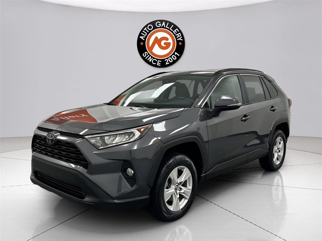 2019 Toyota RAV4 XLE photo 3