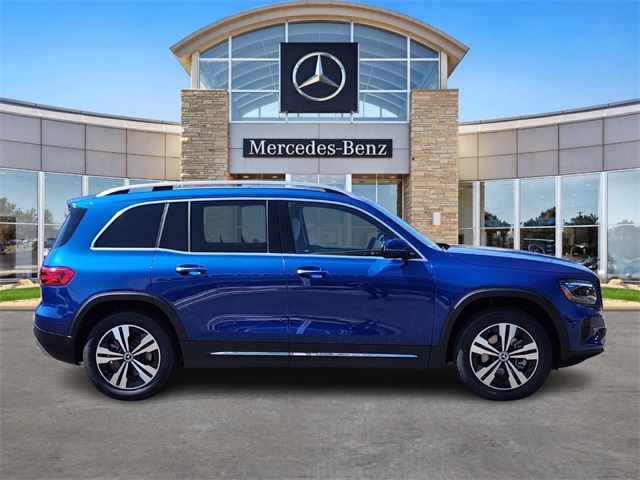 2026 Mercedes Benz GLB 250 4MATIC photo 4