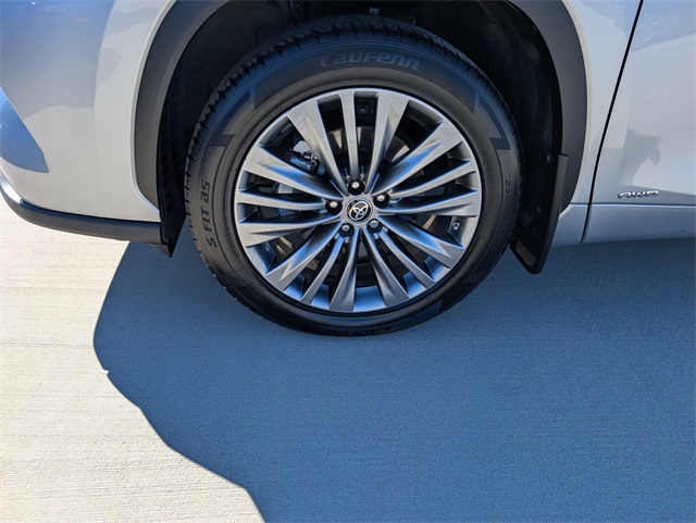 2022 Toyota Highlander Hybrid Platinum photo 3