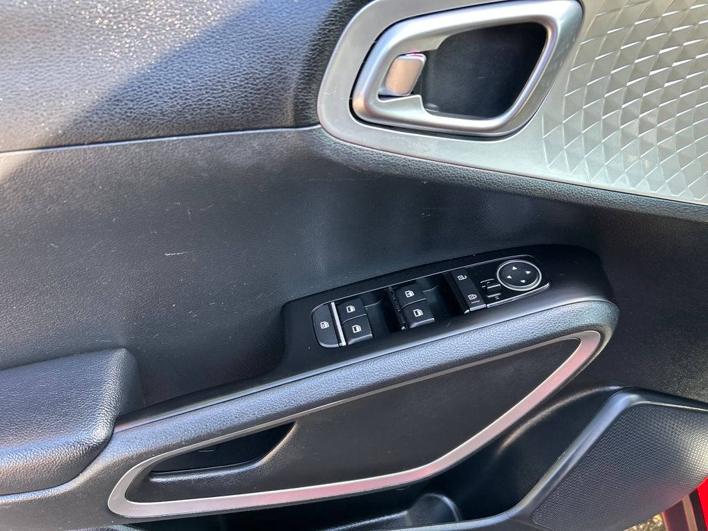 2023 Kia Soul LX photo 19