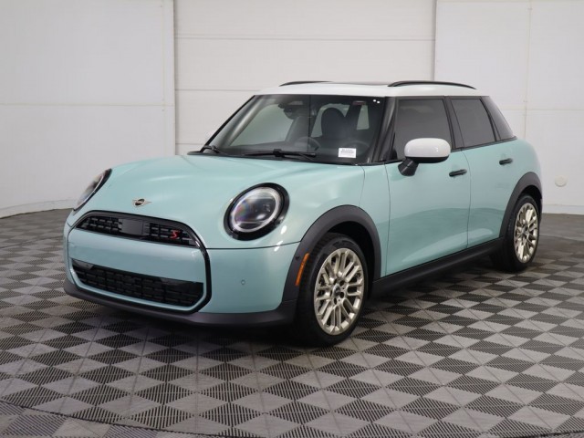2026 MINI Hardtop 4 Door S's photo