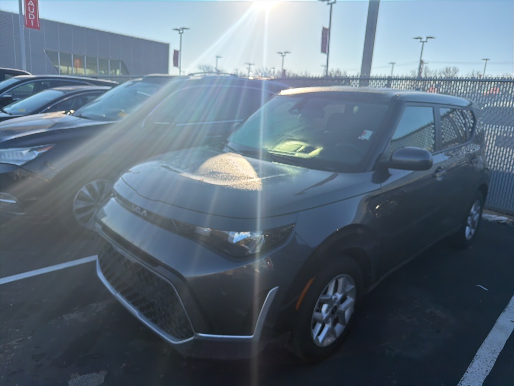 Used 2023 Kia Soul LX with VIN KNDJ23AU6P7883511 for sale in Kansas City