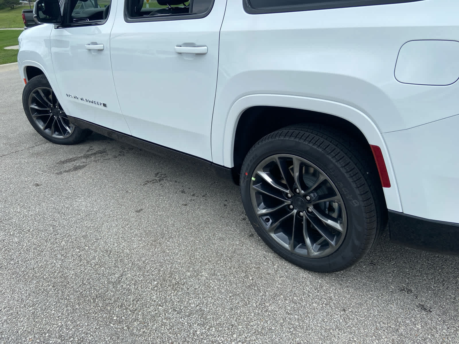2025 Jeep Grand Wagoneer L II Obsidian photo 3