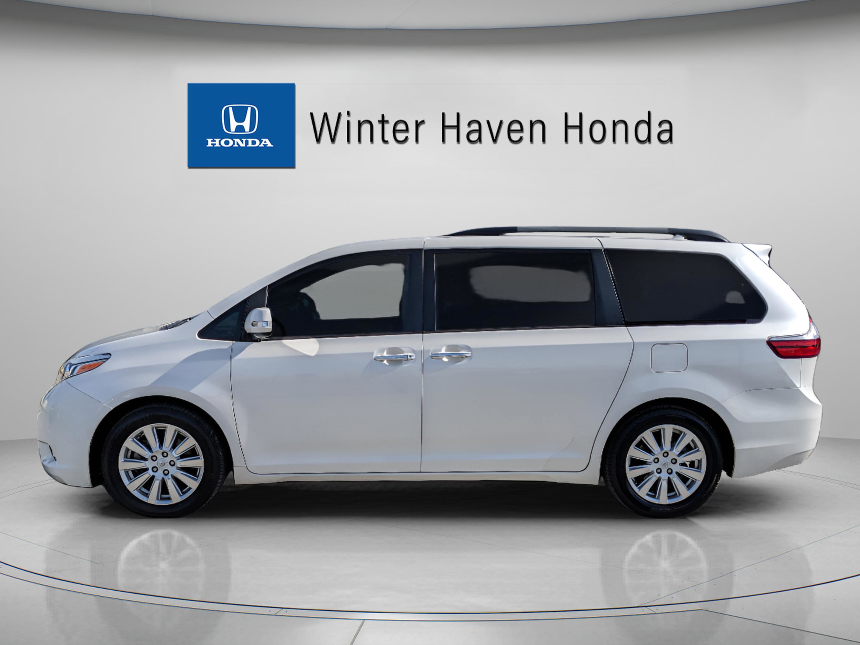 2017 Toyota Sienna Limited XLE Premium photo 3