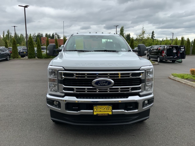 2025 Ford F-350 photo 2