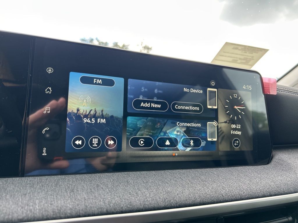 2025 Nissan Kicks SV photo 23
