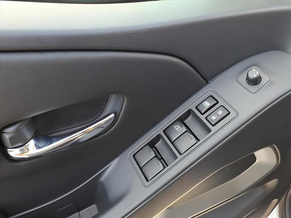 2025 Nissan Frontier SV photo 15