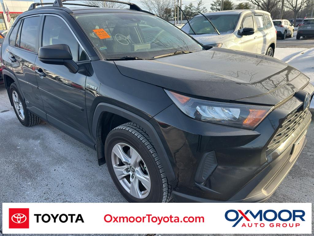 2020 Toyota RAV4 LE's photo