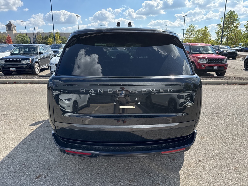 2023 Land Rover Range Rover SE photo 4