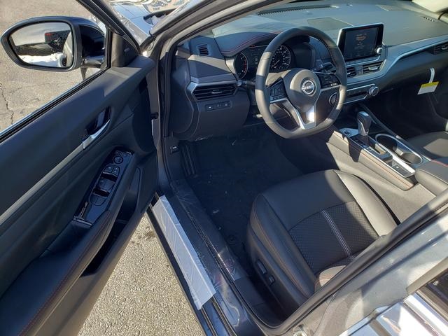 2025 Nissan Altima SR photo 10