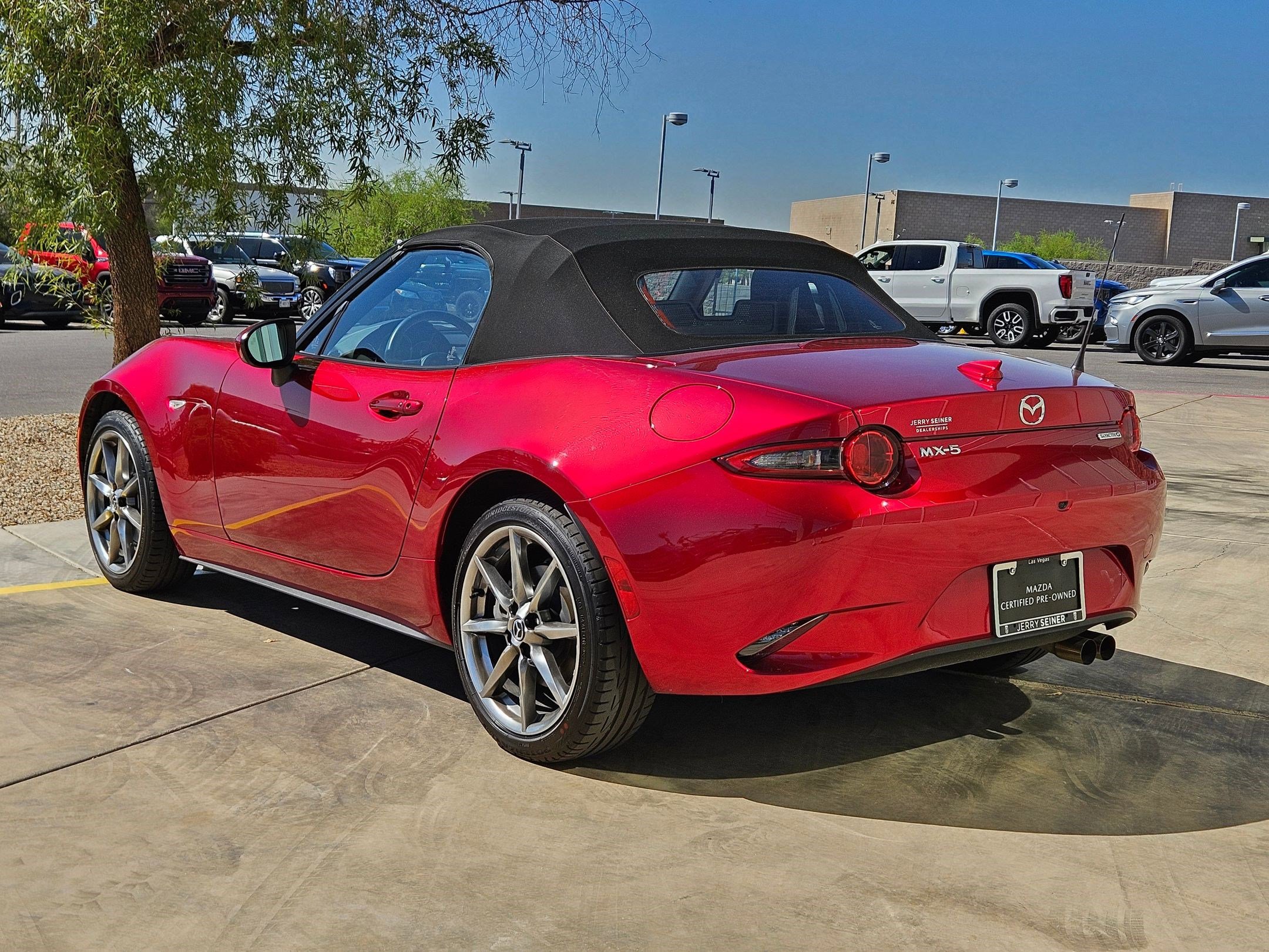 2023 Mazda MX-5 Miata Miata Grand Touring photo 3