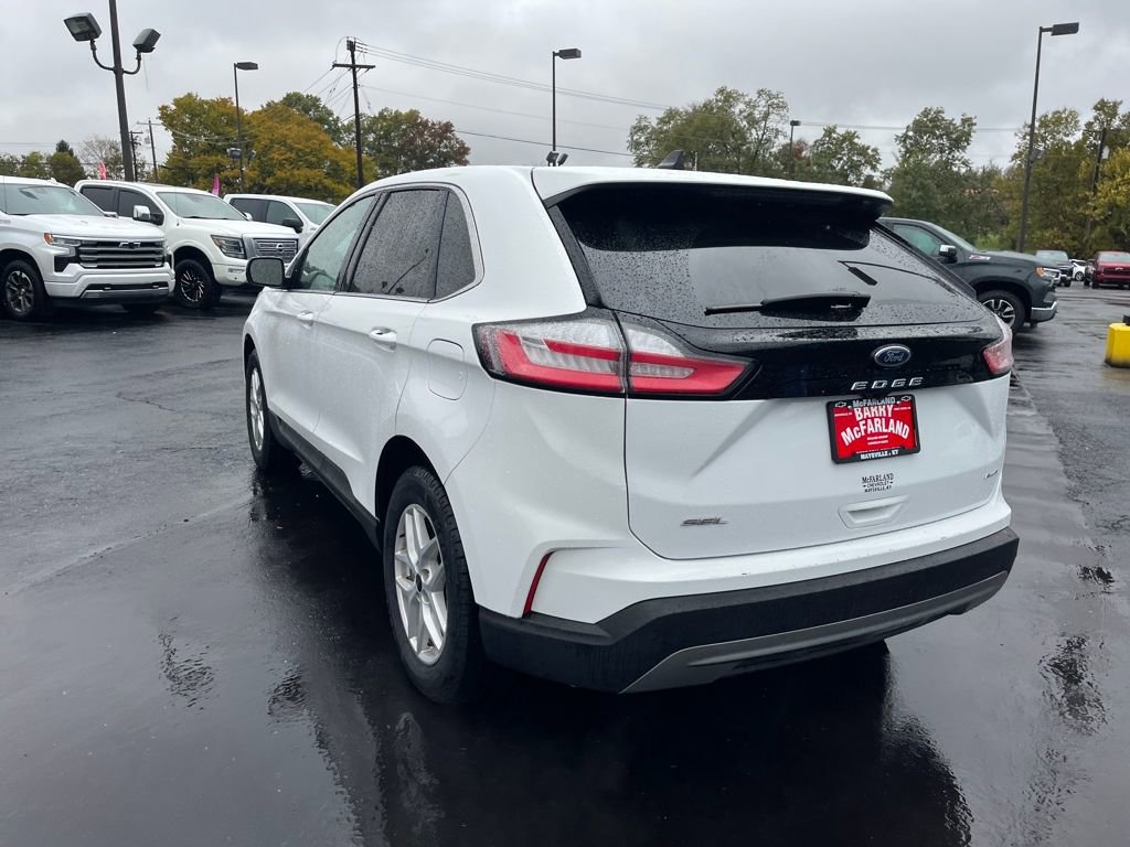 2024 Ford Edge SEL photo 2