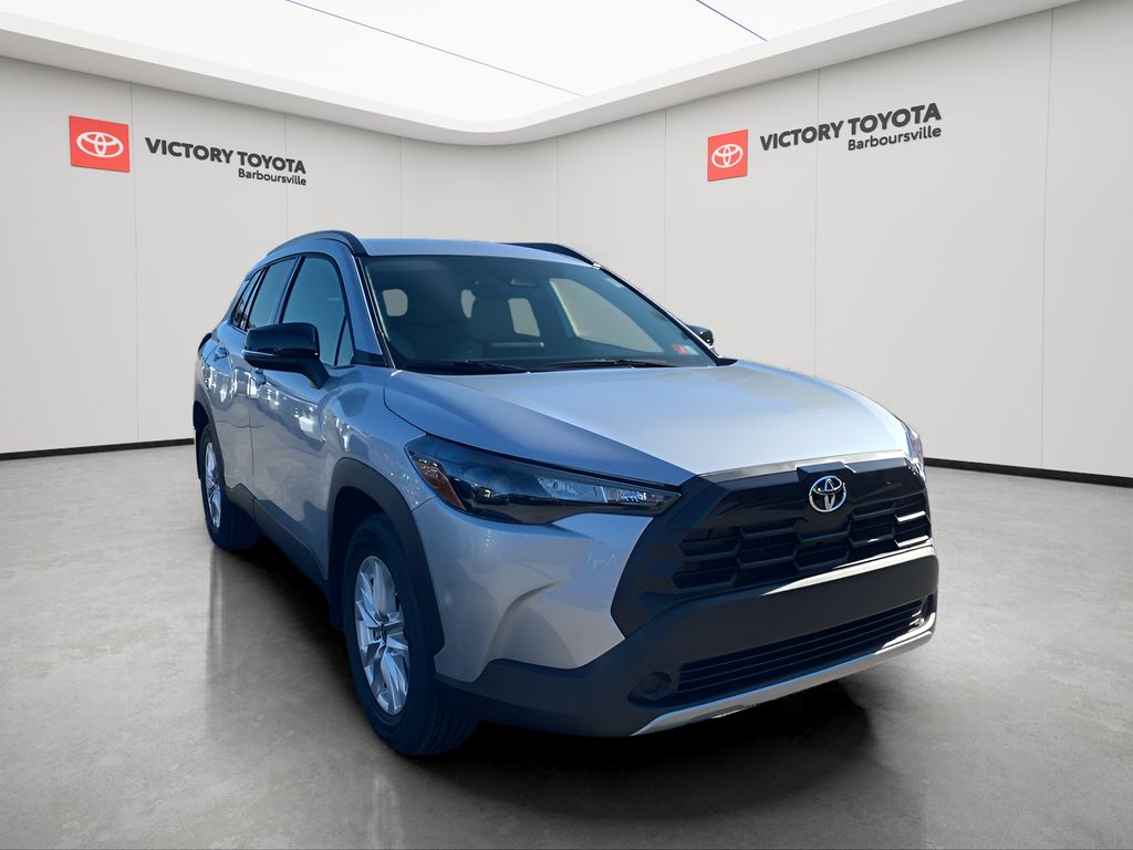 2026 Toyota Corolla Cross LE's photo