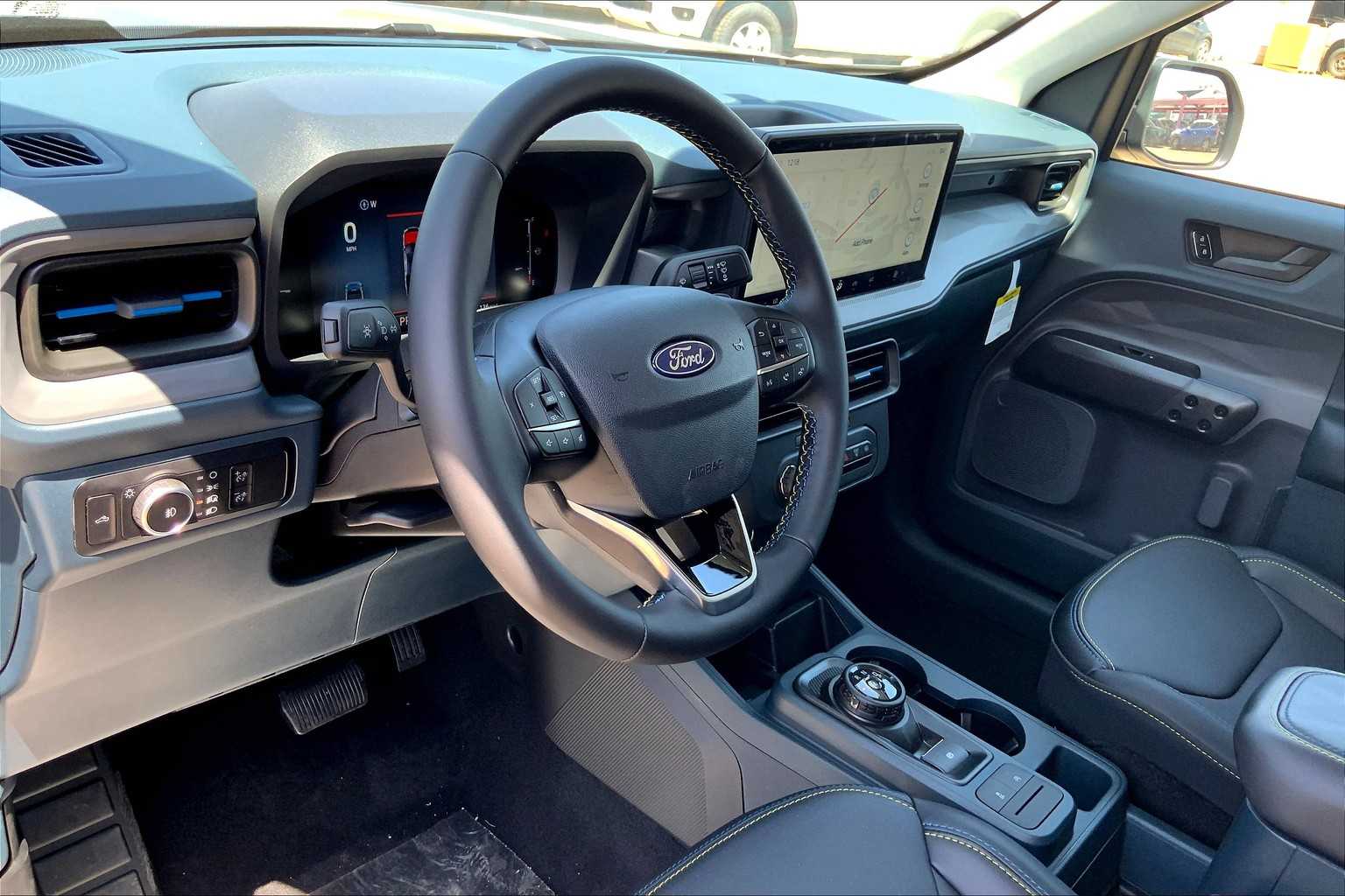 2025 Ford Maverick photo 8