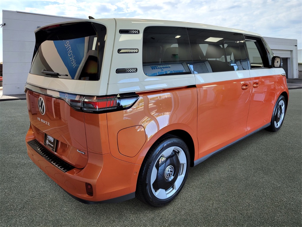2025 Volkswagen ID. Buzz Pro Plus photo 3