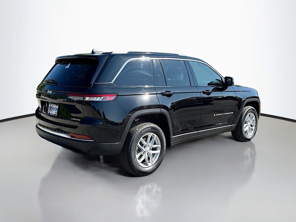 2025 Jeep Grand Cherokee Laredo X photo 2