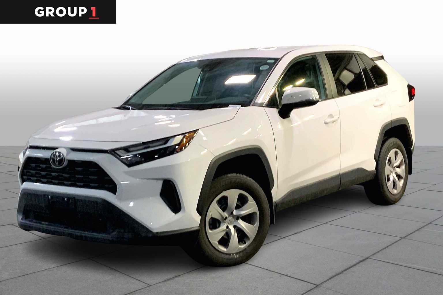 2023 Toyota RAV4 LE's photo