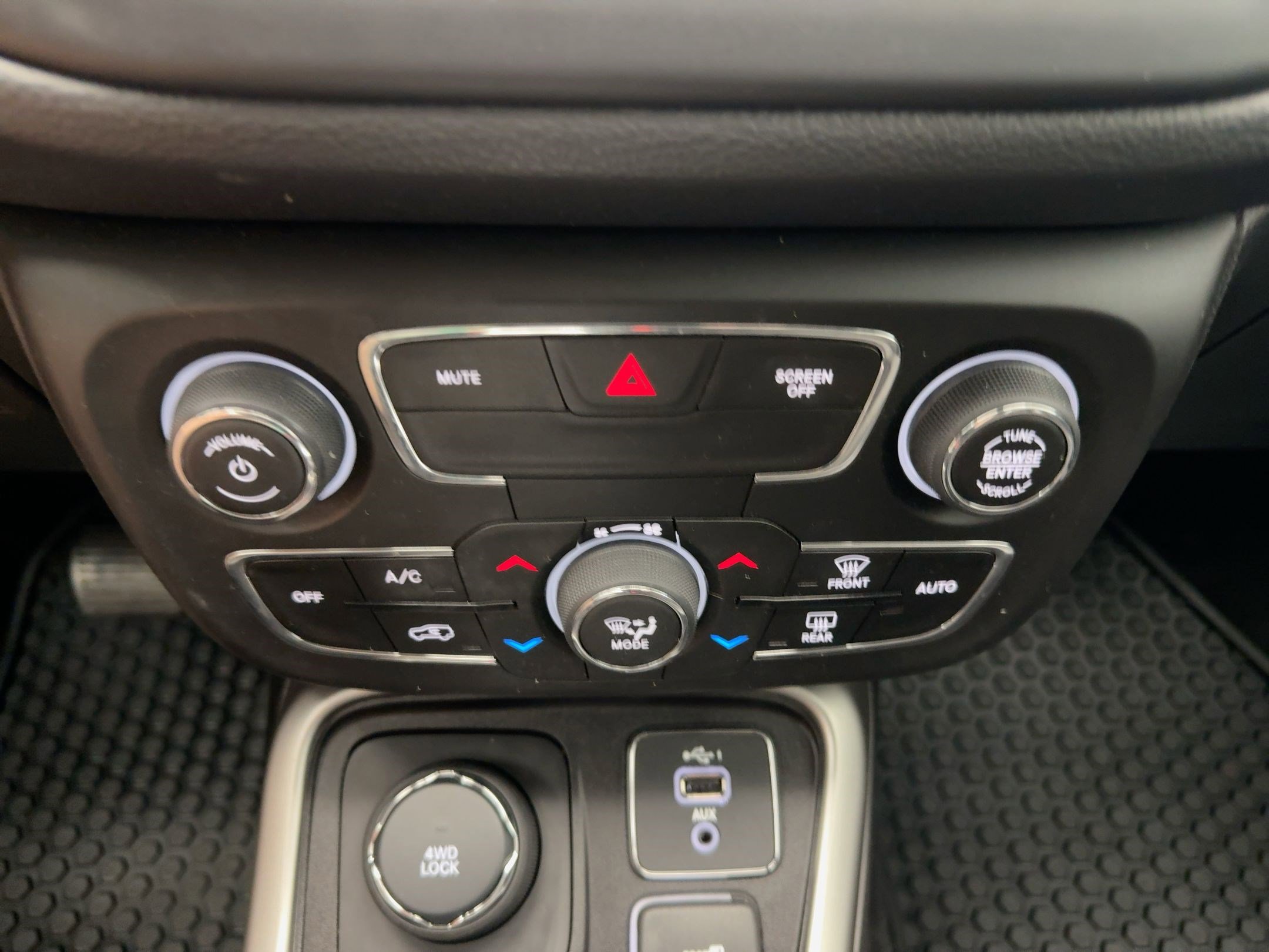 2020 Jeep Compass Latitude photo 18