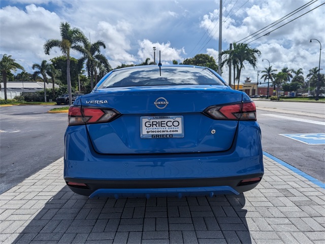 2023 Nissan Versa 1.6 S photo 10