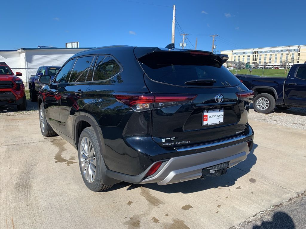 2025 Toyota Highlander Hybrid Platinum photo 3