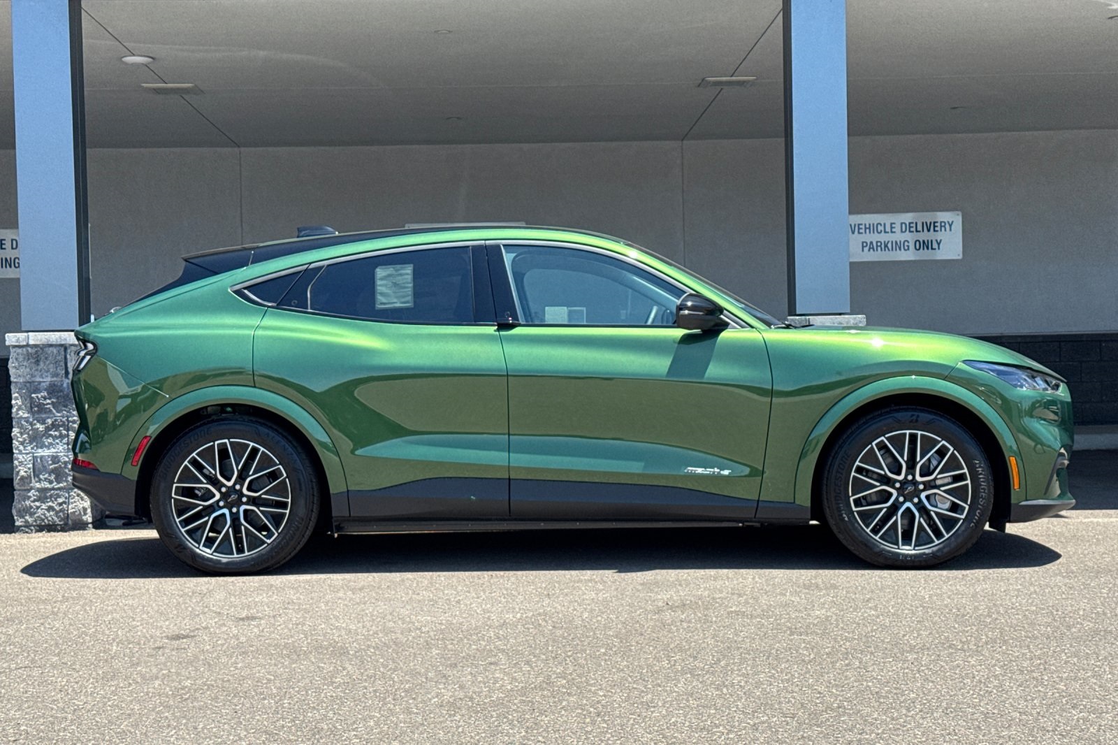 2025 Ford Mustang Mach-E Premium photo 2