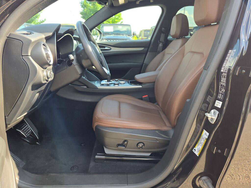 2024 Alfa Romeo Stelvio Ti photo 21