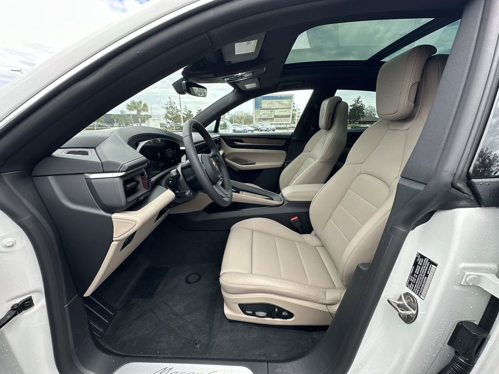 2025 Porsche Macan Electric 4 photo 15