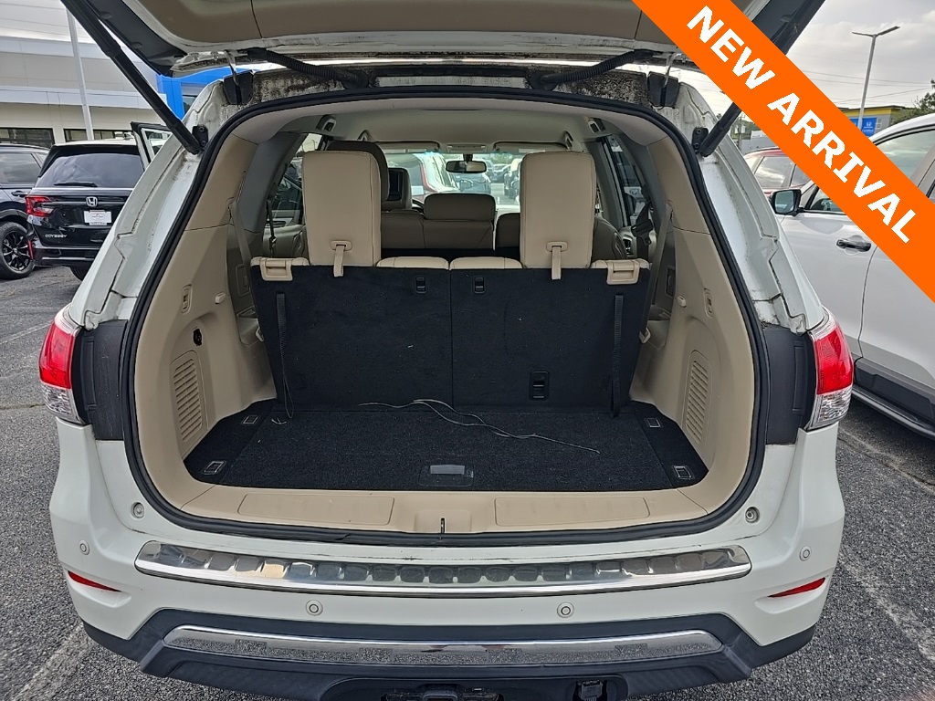 2016 Nissan Pathfinder SL photo 9