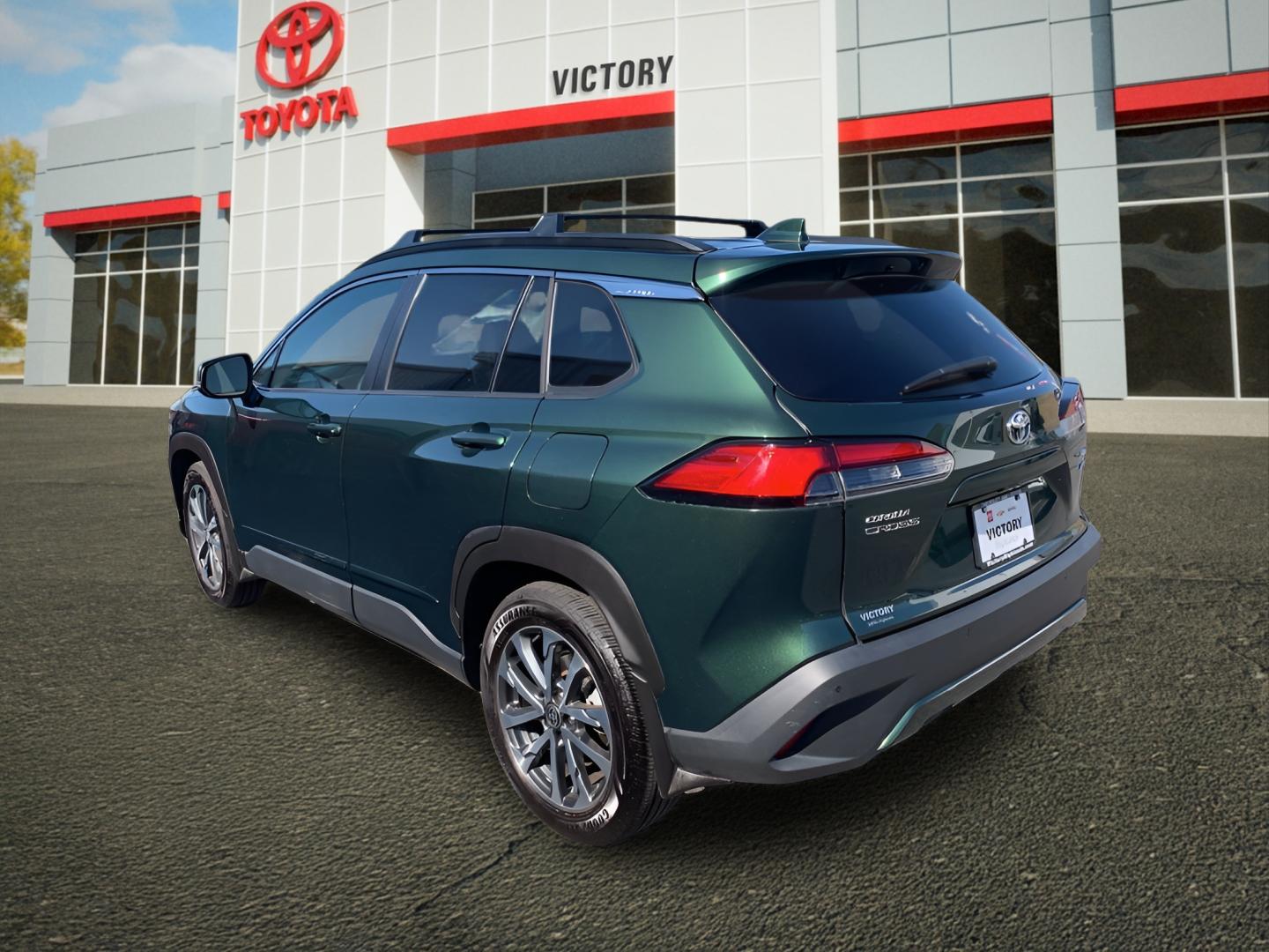 2022 Toyota Corolla Cross XLE photo 2
