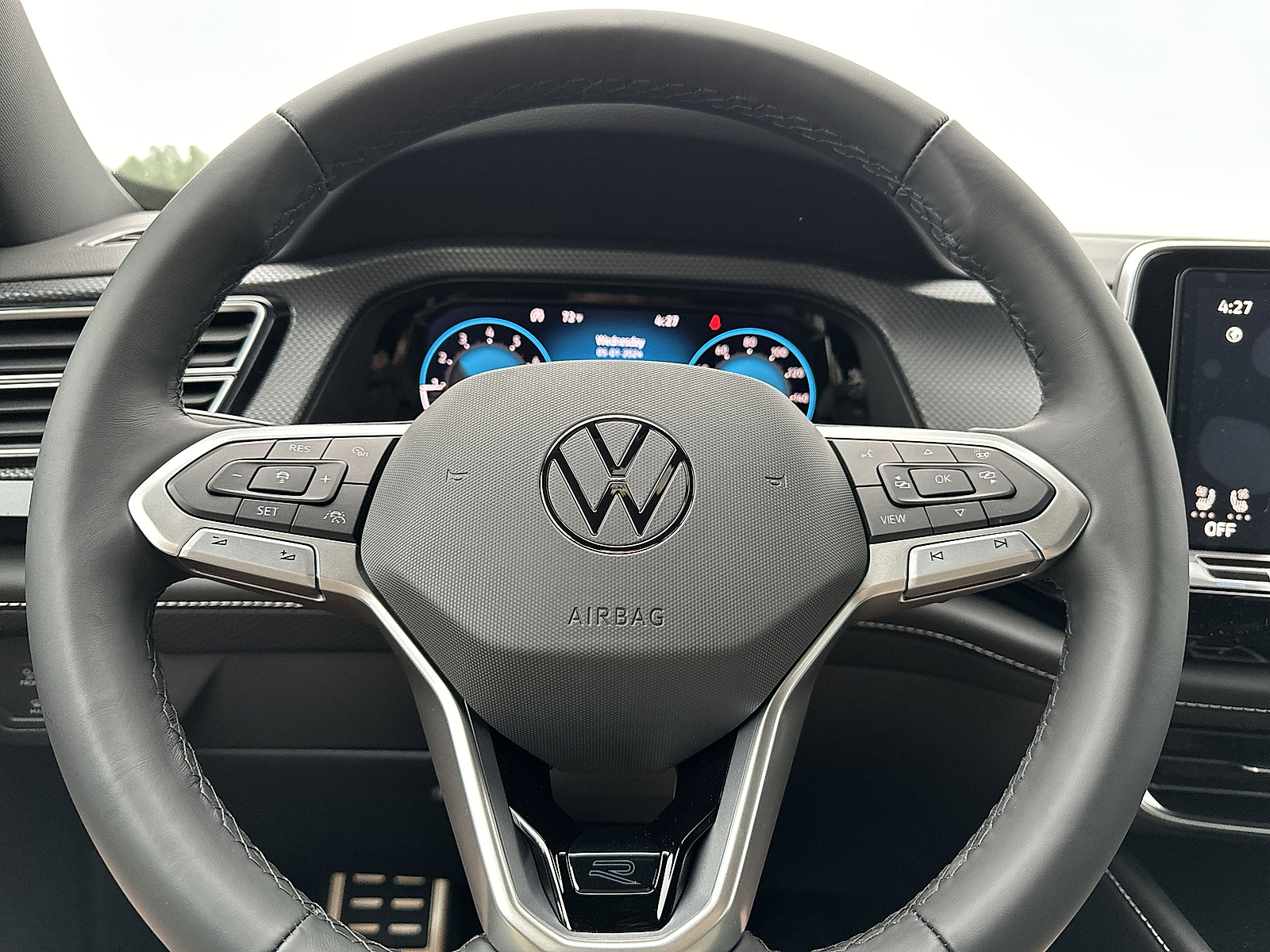 New 2024 Opal White Pearl Effect Volkswagen 2.0T SEL R-Line image 16