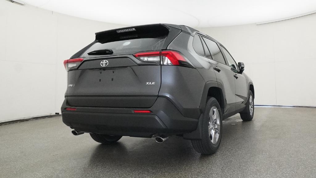 2025 Toyota RAV4 XLE photo 16