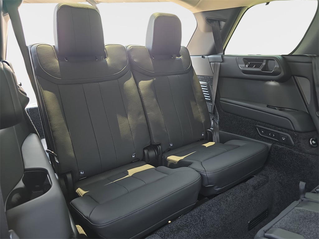 2025 Land Rover Range Rover SE photo 12