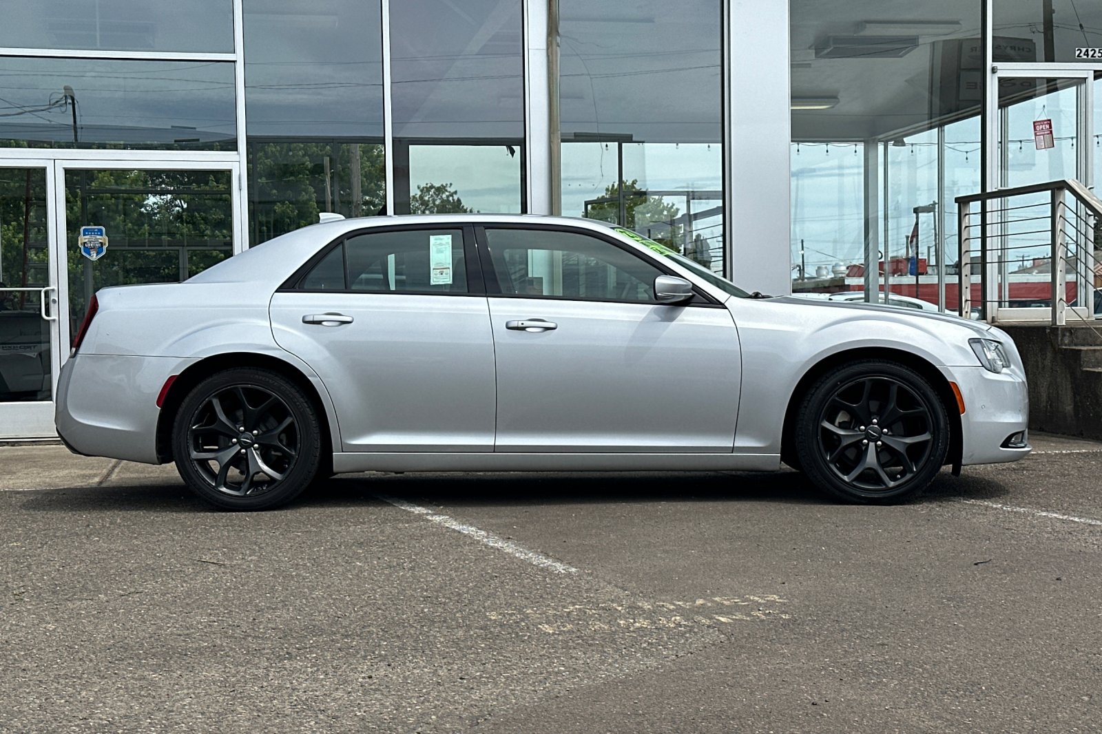 2023 Chrysler 300 S photo 2