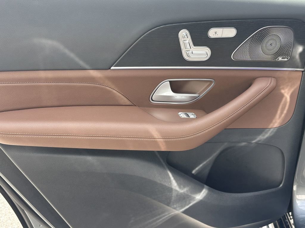 2025 Mercedes Benz GLS 450 4MATIC photo 25