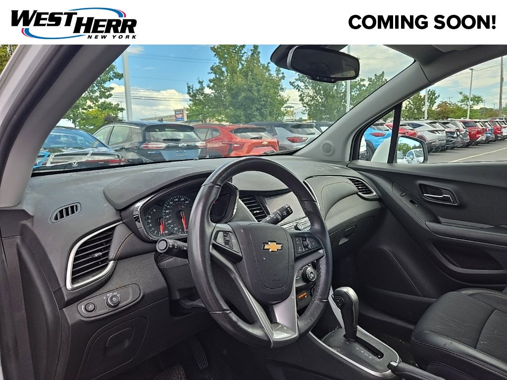 2022 Chevrolet Trax LT photo 2