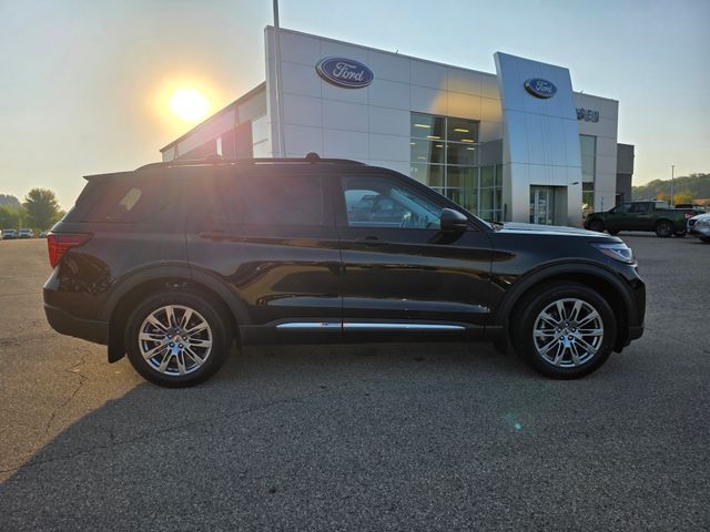2025 Ford Explorer photo 28